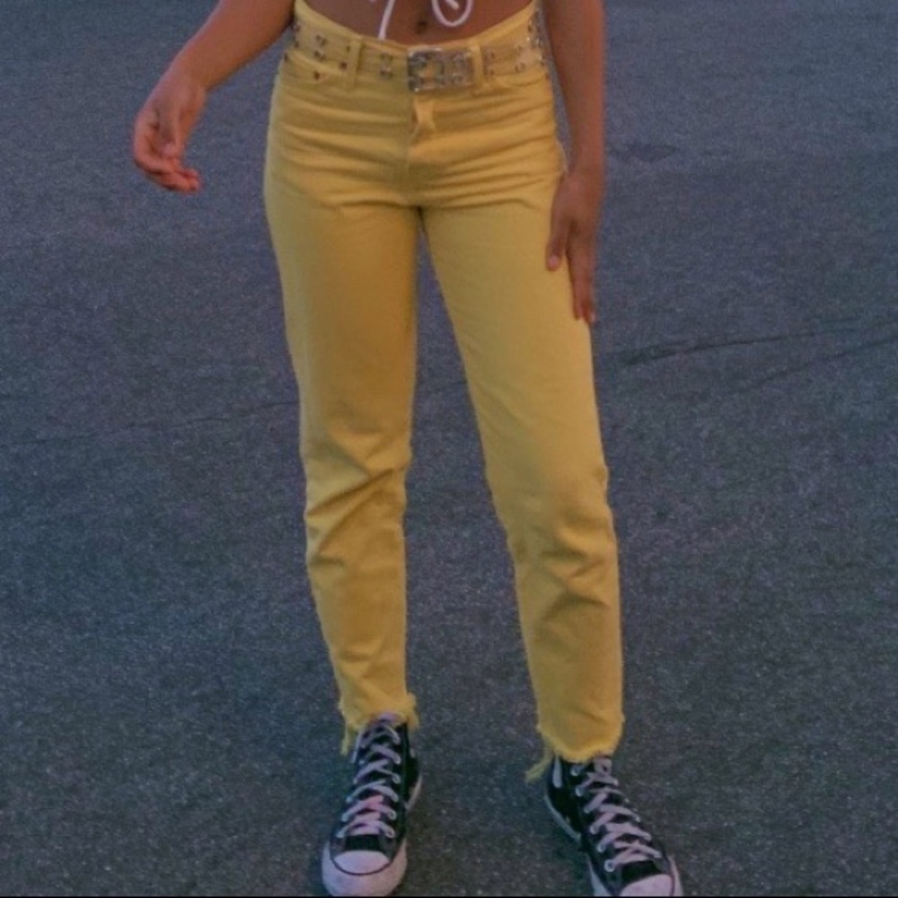SOLD ☘️ YELLOW LEVIS JEANS